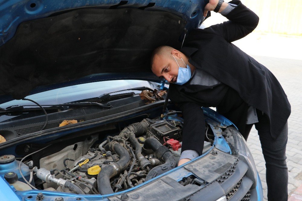 Aynı marka 2 sıfır otomobili de yandı! Zararı tazmin edilmedi