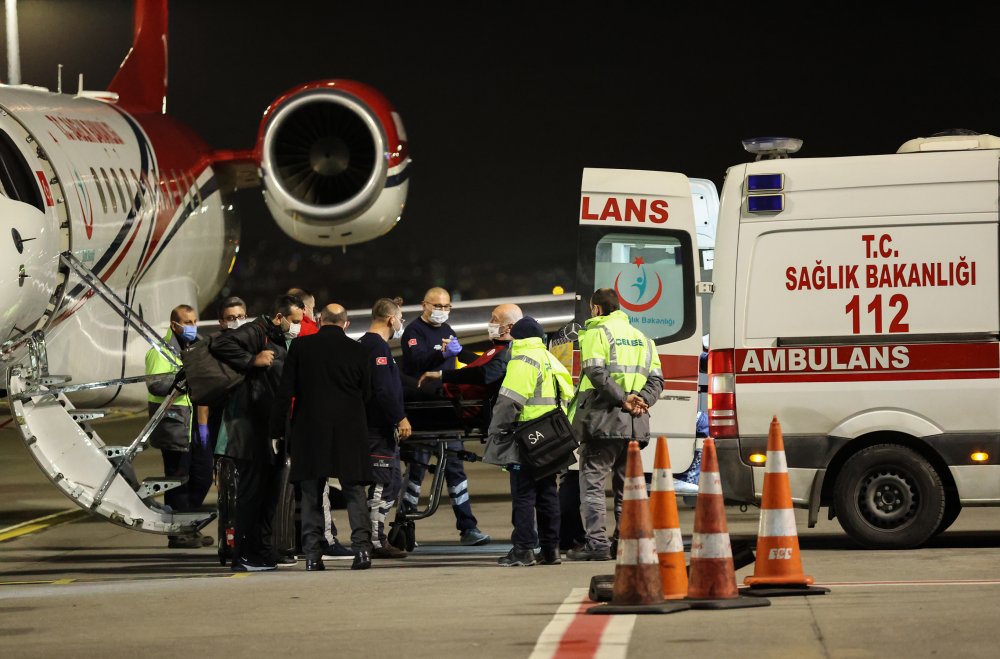 Başantrenör Özbey ambulans uçakla Türkiye'ye getirildi