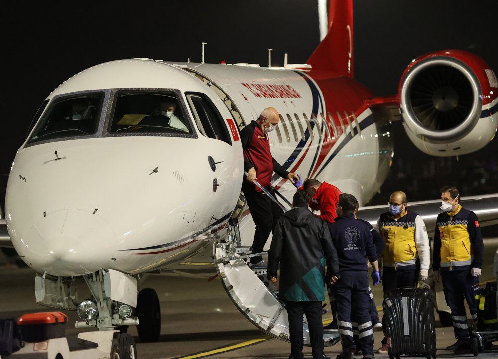 Başantrenör Özbey ambulans uçakla Türkiye'ye getirildi
