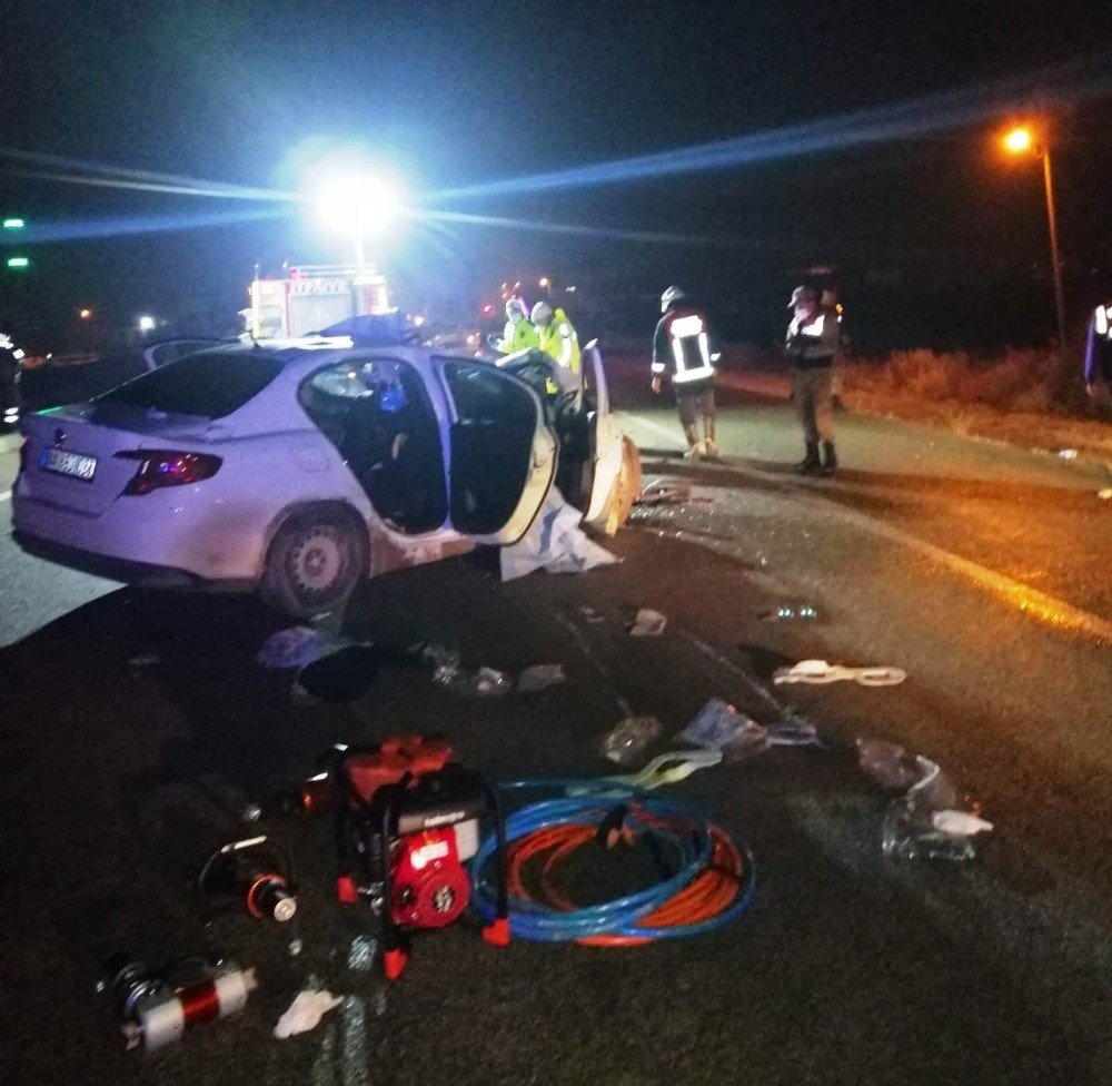 Kamyona çarpan otomobilde can pazarı! 3 ölü 1 yaralı