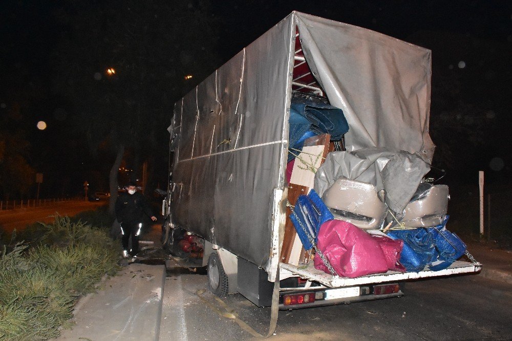 Kontrolden çıkan kamyon yan yattı! Sürücüsü ağır yaralandı