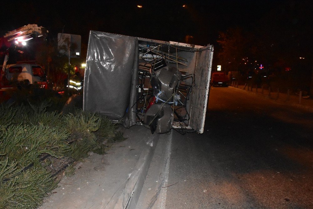 Kontrolden çıkan kamyon yan yattı! Sürücüsü ağır yaralandı
