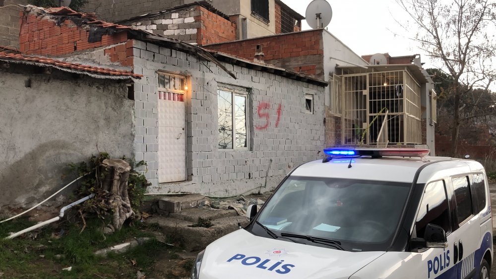 Cezaevinden izinli çıkan adam kıskançlık nedeniyle eşini öldürdü
