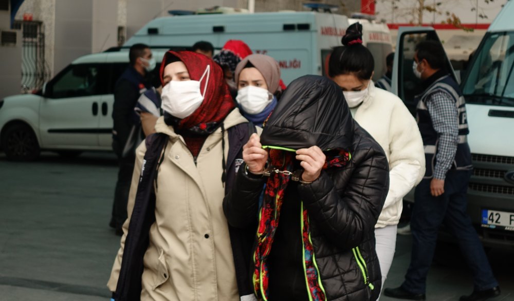 Konya'da şok operasyon! 12 kadına zorla fuhuş yaptıran 1'i kadın 5 kişi tutuklandı