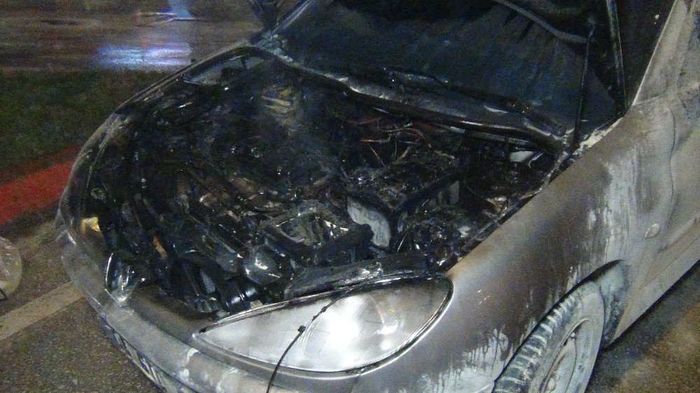 Otomobili yanan sürücü gözyaşlarına boğuldu