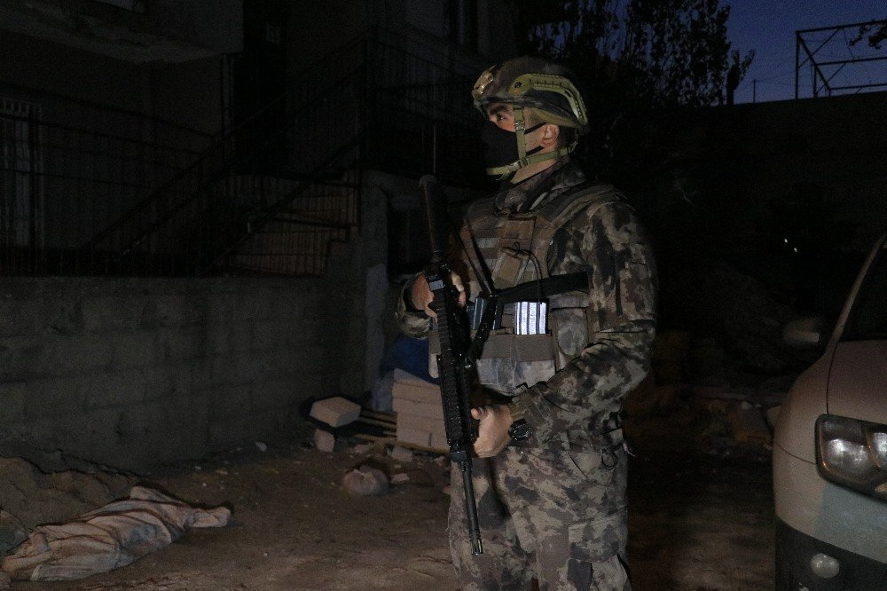 Torbacılara eş zamanlı şafak operasyonu! Çok sayıda gözaltı var