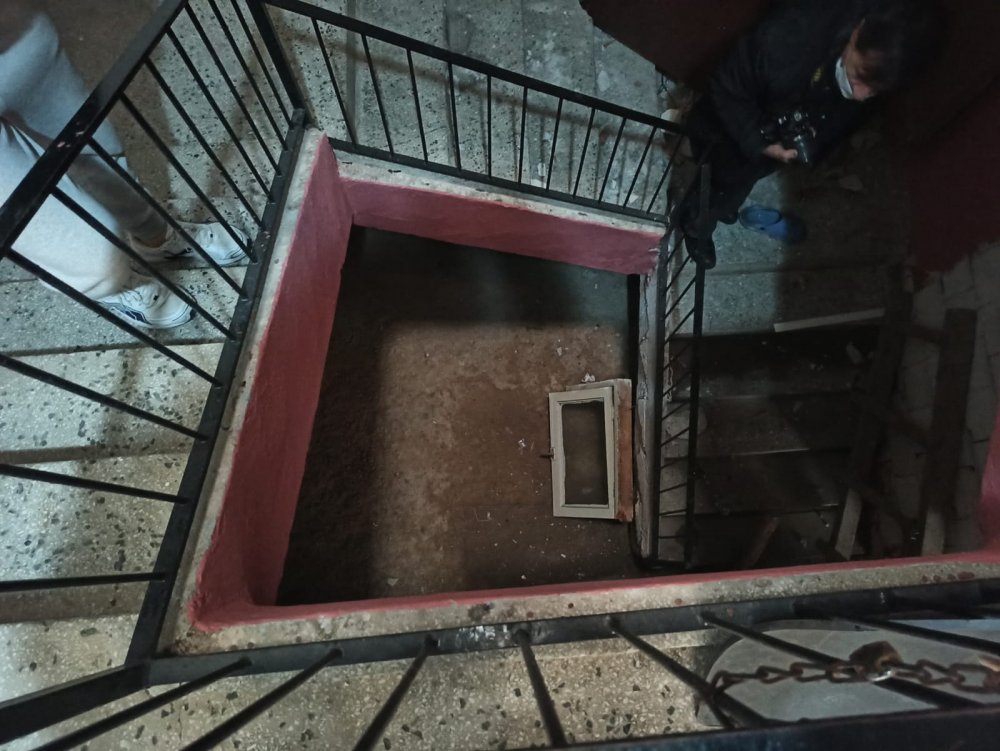 Baca temizliği için çıktığı 5 katlı apartmanın çatısından düşen genç öldü