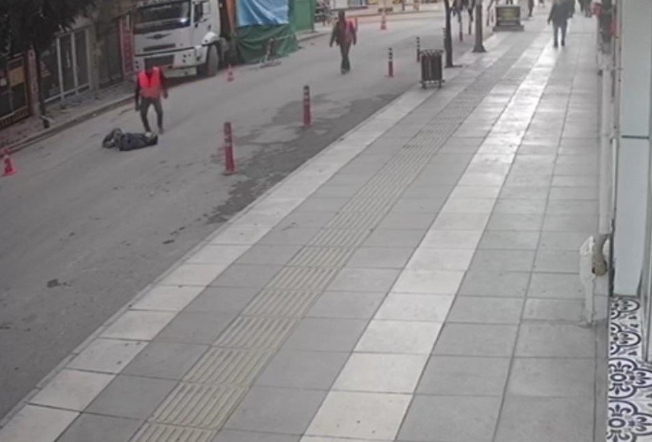 Deprem anında panikle pencereden atladı