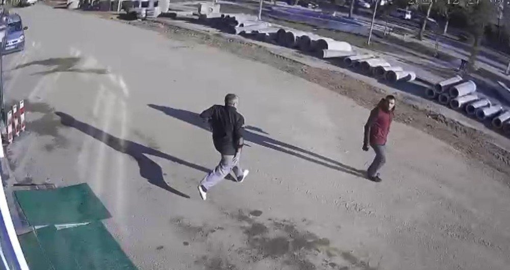 Deprem anında panikle pencereden atladı