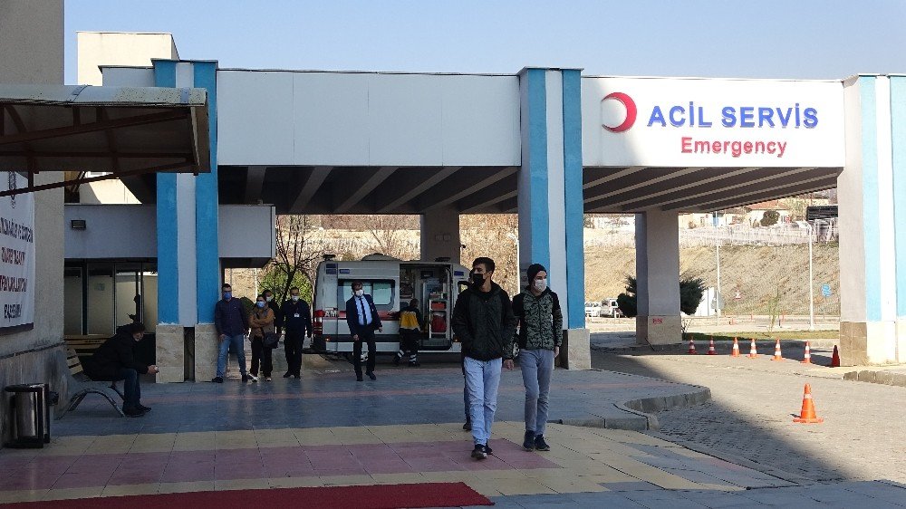 Deprem hastane kameralarına saniye saniye kameralara yansıdı