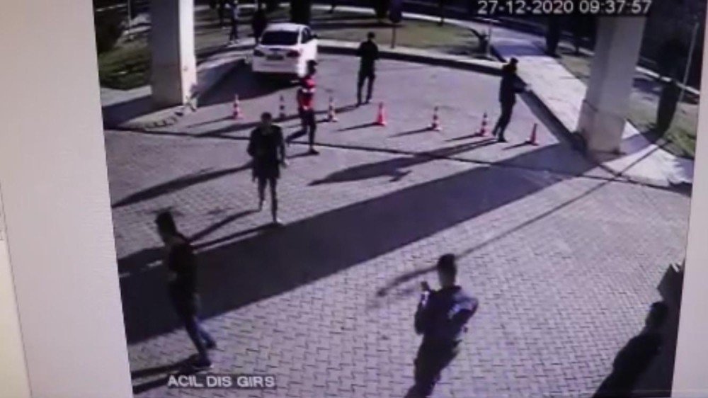 Deprem hastane kameralarına saniye saniye kameralara yansıdı