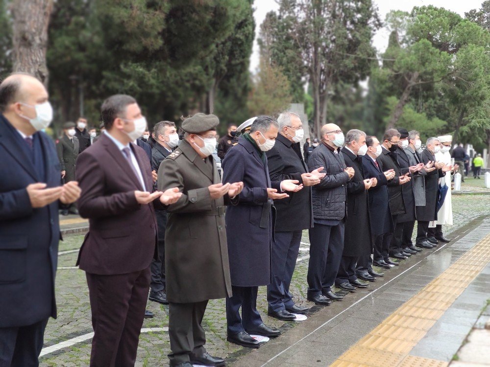 Milli Şairimiz Mehmet Akif Ersoy mezarı başında dualarla anıldı