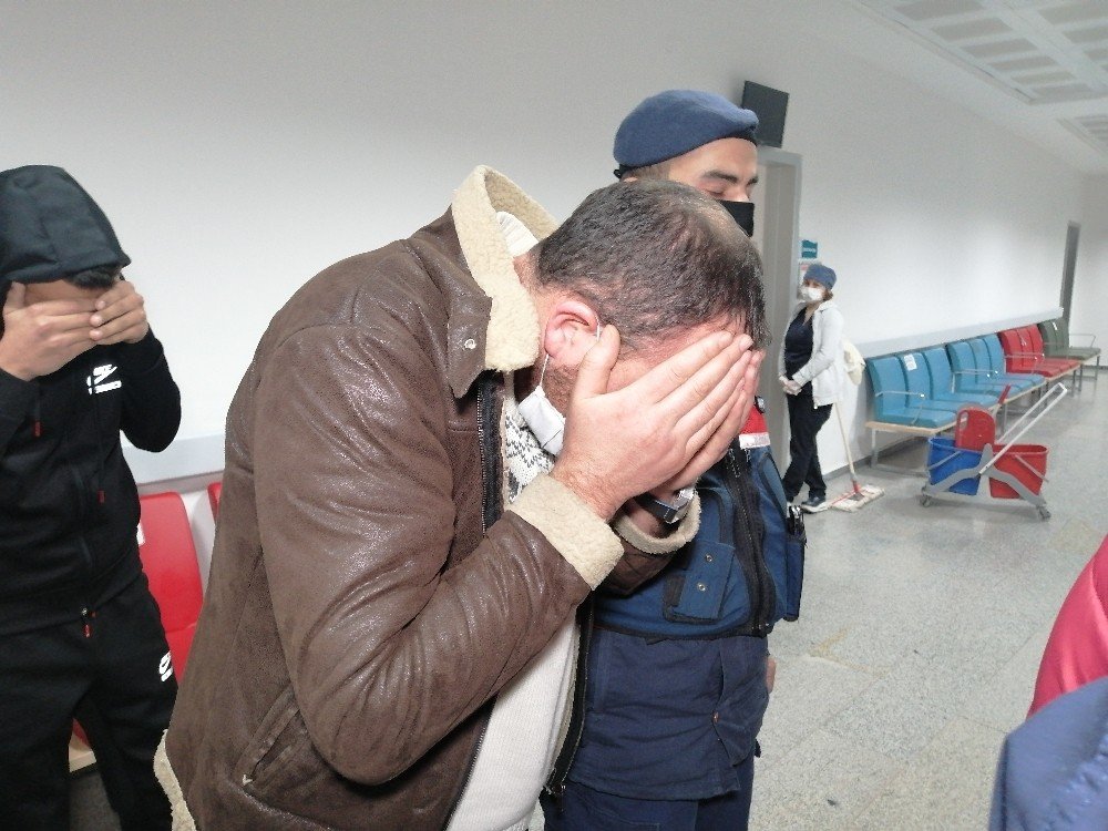 Yol verme kavgası kanlı bitti! Gurbetçi aileyi 8 kişi darp etti! Kalbinden bıçaklanan baba öldü oğlu yaralı