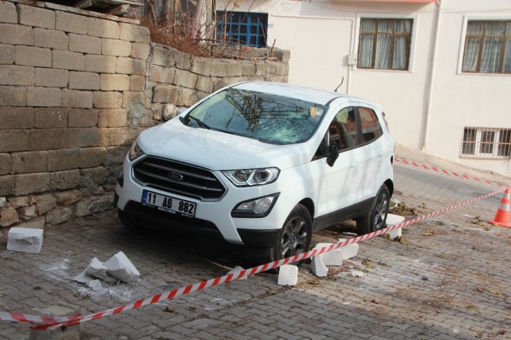 12 gün önce aldığı sıfır arabayı bu halde görünce şoka girdi