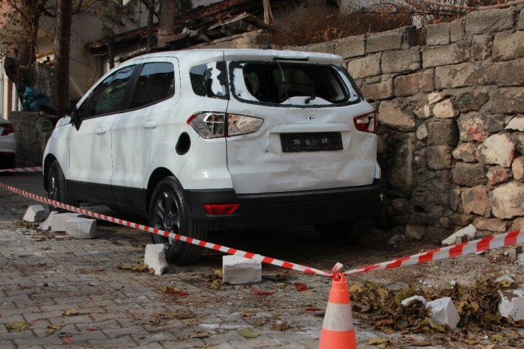 12 gün önce aldığı sıfır arabayı bu halde görünce şoka girdi