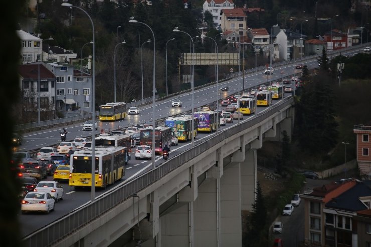 15 Temmuz Şehitler Köprüsü’ndeki kaza trafiği felç etti