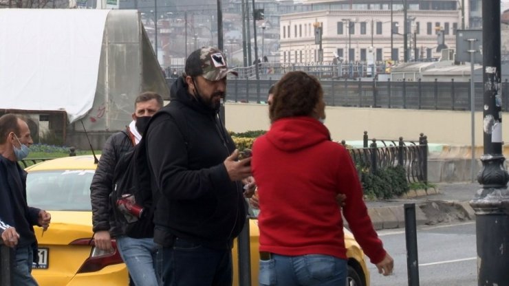 Turistlerin maskesiz mesafesiz İstanbul keyfi