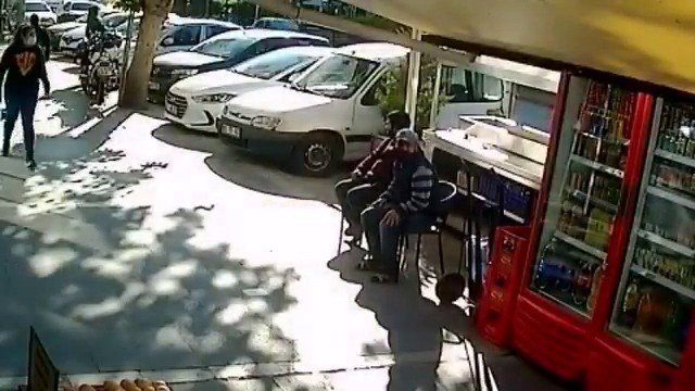 Sosyal mesafeyi korumayanlara torpilli şaka