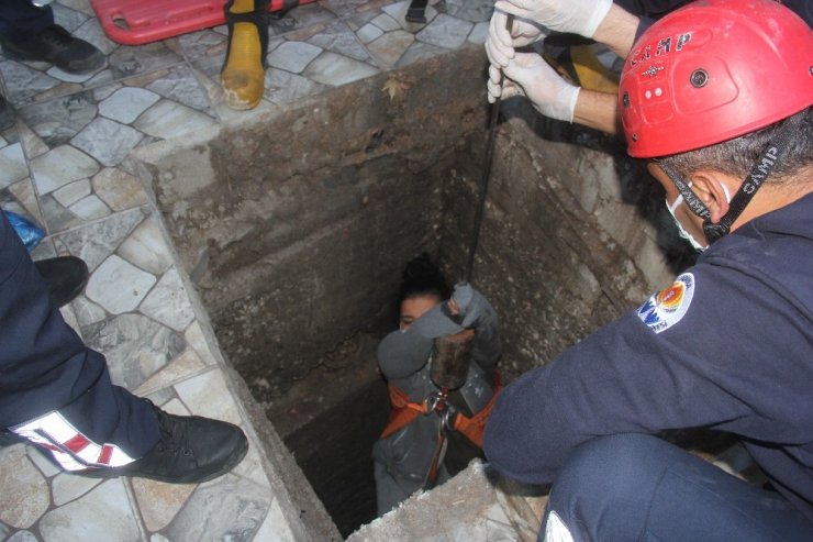 Kanalizasyona düşen hamile kadının bebeğinin durumu iyi