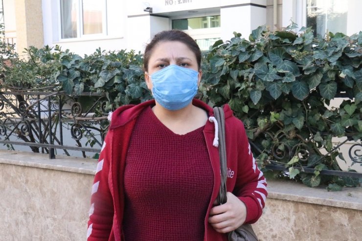 Gözyaşları içinde kayıp kızını arıyor