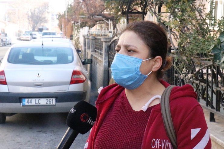 Gözyaşları içinde kayıp kızını arıyor