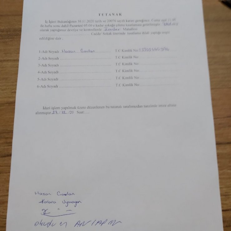 Sokağa çıkma kısıtlamasında bir ilk yaşandı, mahalle muhtarına ceza yazıldı