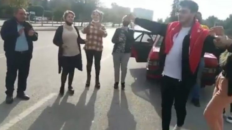 Antalya’da gençlerin yasağı ihlal eden driftli asker eğlencesi