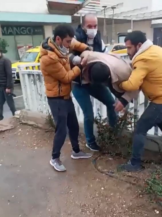 Üst geçide çıkıp ‘ölmek istiyorum’ dedi, ‘Buradan atlarsan ölmezsin’ sözüyle ikna edildi