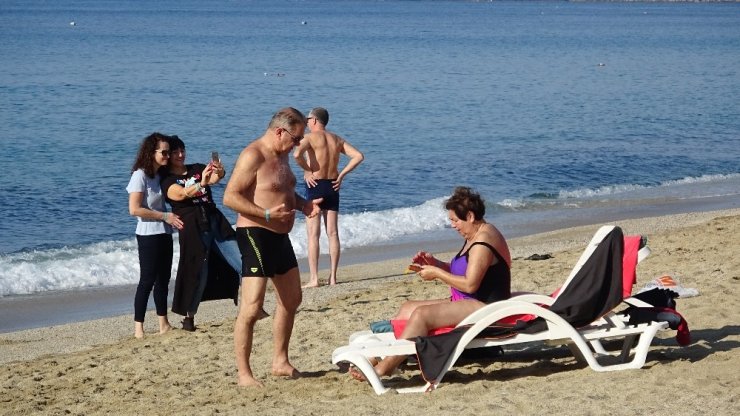 Alanya’da tarihi sessizlikte sahiller turistlere kaldı