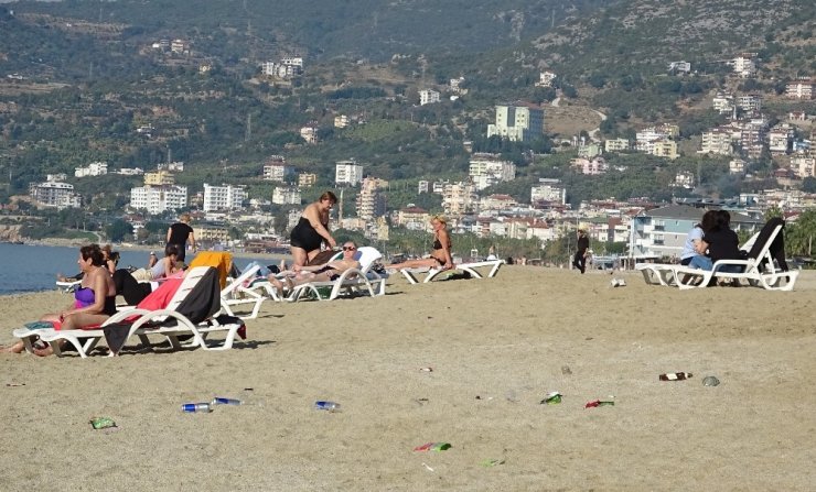 Alanya’da tarihi sessizlikte sahiller turistlere kaldı
