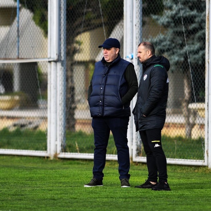 Bursaspor Başkanı Erkan Kamat takımı yakından takip ediyor