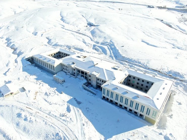 Bayburt’ta yapımı devam eden Göçmen Geri Gönderme Merkezi yüzde 75 seviyeye ulaştı