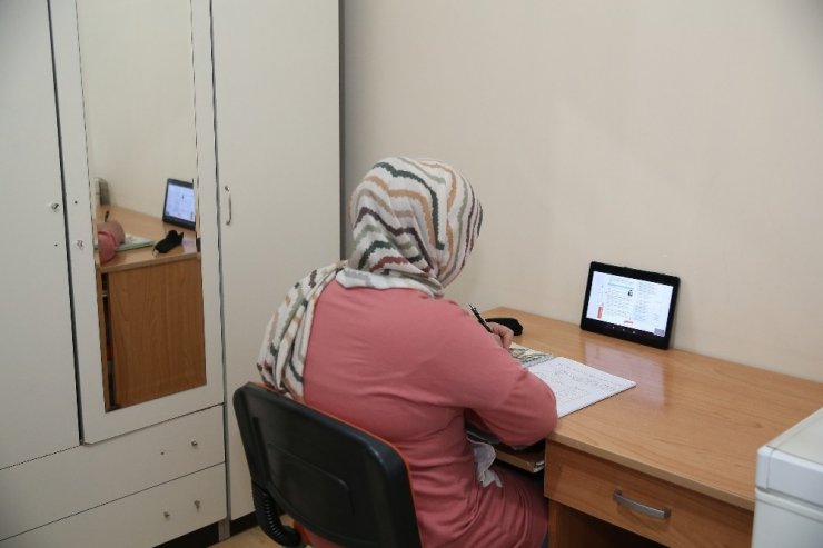 Büyükşehirin tabletleri öğrencilere ulaşıyor