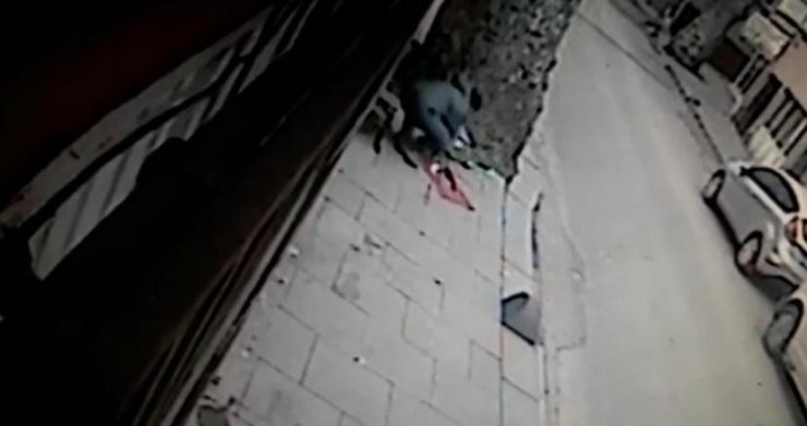 Beykoz’da Azerbaycan ve Türk bayraklarına çirkin saldırı kamerada