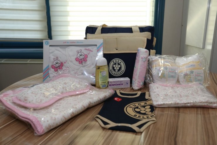 Yeni yılda Bucalı bebeklere yeni doğan seti