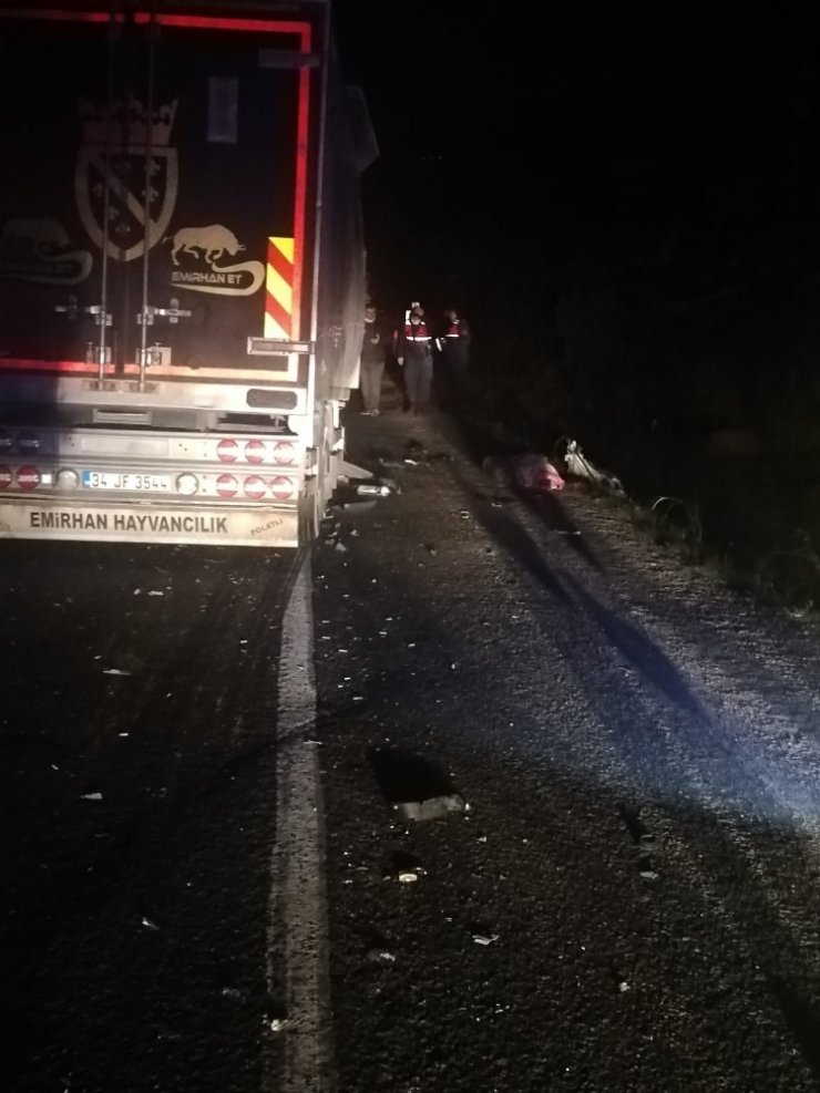 Kamyon önünde giden tıra çarptı: 1 ölü 1 yaralı