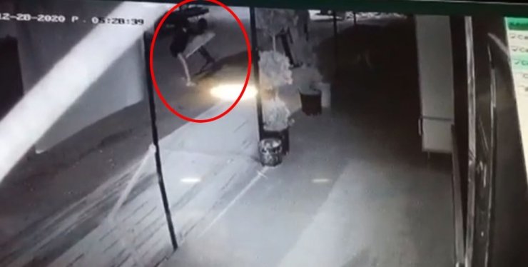 Büfenin malzemelerini kendi mallarıymış gibi alıp gittiler