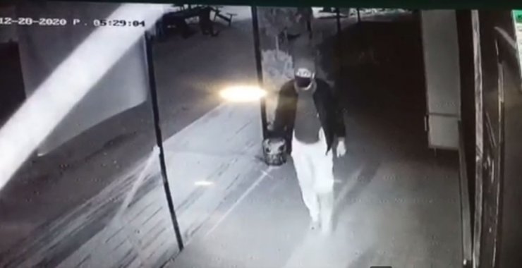 Büfenin malzemelerini kendi mallarıymış gibi alıp gittiler