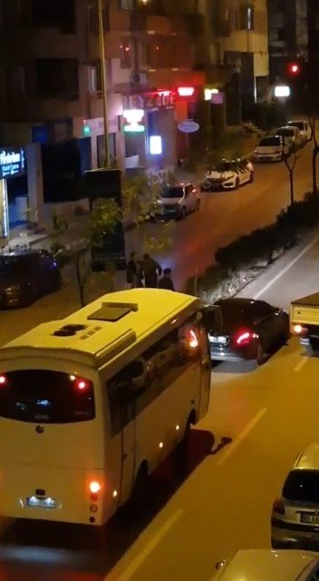 Yol verme kavgasında tekme ve yumruklar konuştu