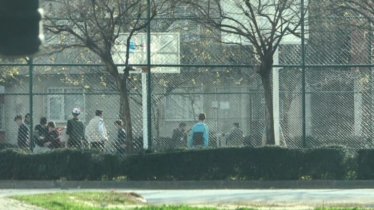 Kısıtlamayı deldiler, maç yapıp oyunlar oynadılar