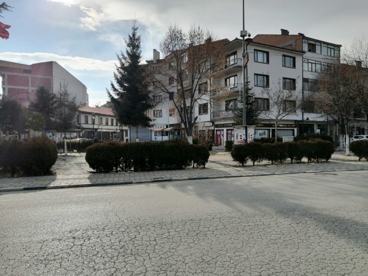 Pazaryeri’nde cadde ve sokaklar boş kaldı