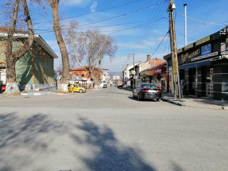 Pazaryeri’nde cadde ve sokaklar boş kaldı