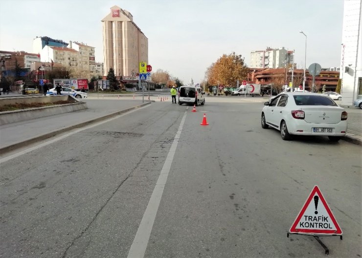 Eskişehir’de 56 saatlik kısıtlama döneminde trafik denetimleri sürüyor