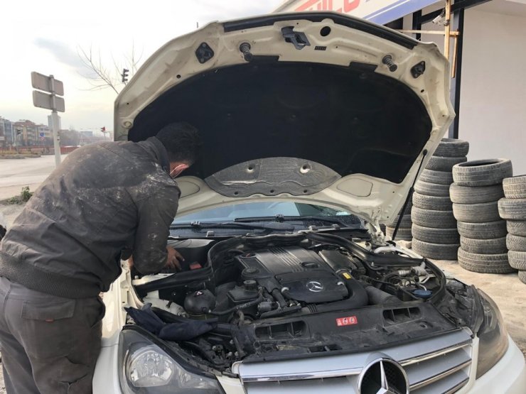 Kısıtlamada yolda kalanların yanlarında oluyorlar