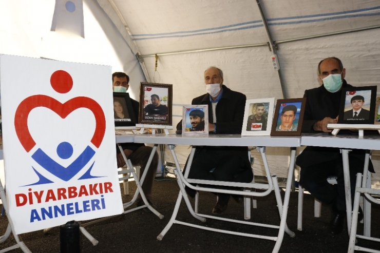 Evlat nöbetindeki aileler çocuklarını HDP’den istemeye devam ediyor
