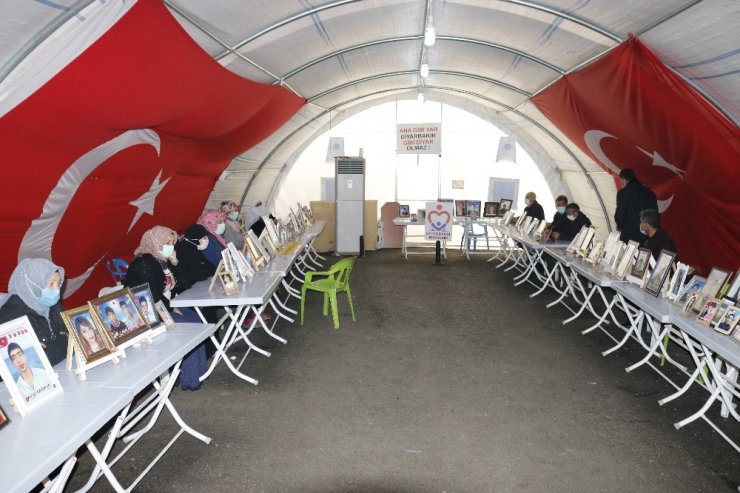 Evlat nöbetindeki aileler çocuklarını HDP’den istemeye devam ediyor