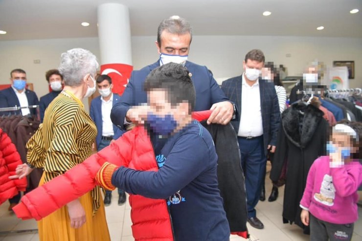 Çukurova Belediyesi çocukların yüzünü güldürdü