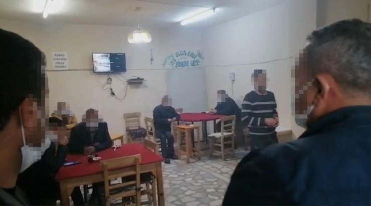 Kumar oynarken yakalanan 22 kişiye 26 bin TL para cezası uygulandı