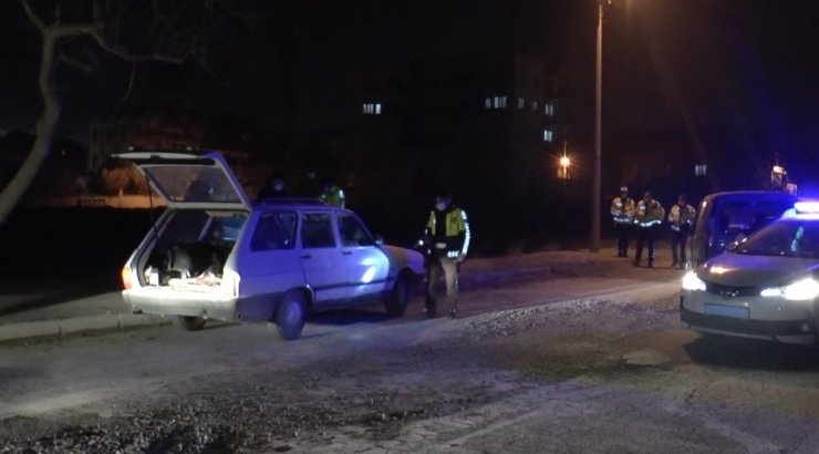 Ters şeritten giderken polisten kaçtı, yakalanınca ağlamaya başladı