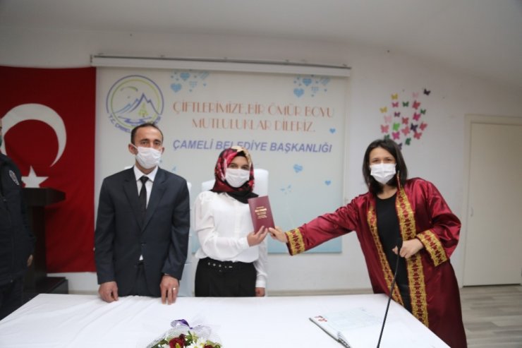 Yılın son çifti ‘Evet’ dedi